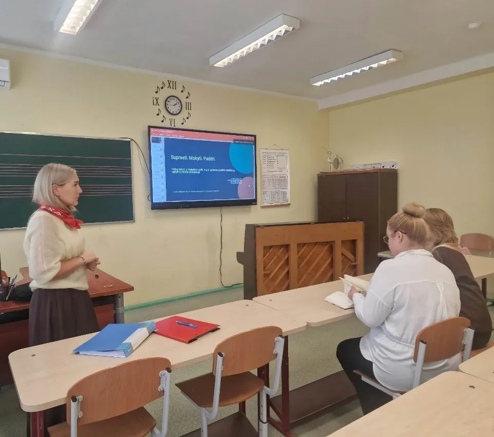 padeti_menai Atvejų aptarimai Elektrėnų meno mokykloje.